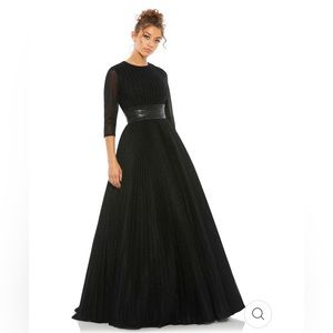 MAC DUGGAL SHIMMERING PLEATED A-LINE 3/4 SLEEVE BLACK BALLGOWN 30700 DRESS 6 NWT